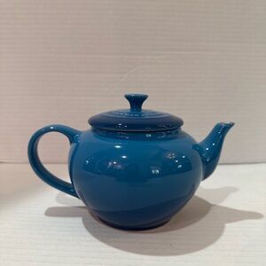 Le Creuset Stoneware Teapot with Infuser – Blue